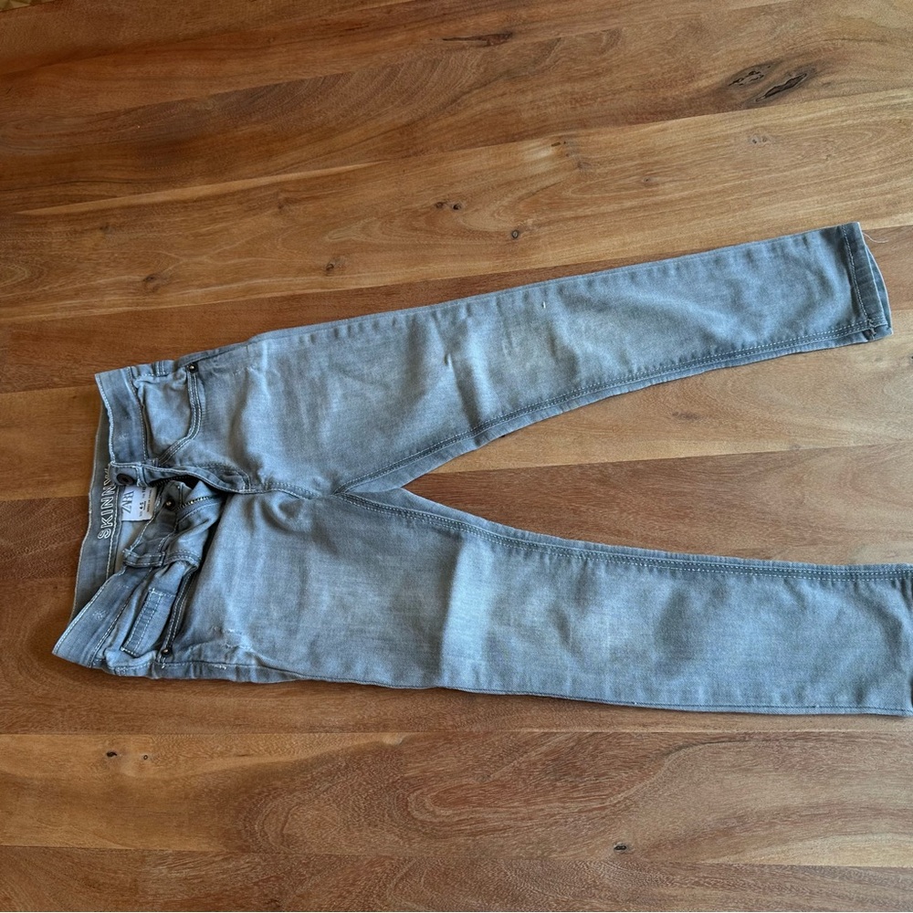 Zara Gray Skinny Jeans with Sleek Fit
